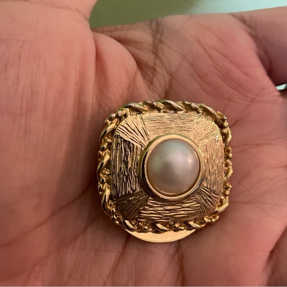 Elegant Gold and Pearl Women's Scarf Clip - Picture 3 of 5